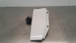 Begagnade Tanklucka Mercedes Sprinter 3,5t (907.6/910.6) 315 CDI 2.0 D RWD Pris € 36,30 Inklusive moms erbjuds av Autohandel Didier