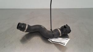 Gebruikte Radiateurslang Mercedes Sprinter 3,5t (907.6/910.6) 315 CDI 2.0 D RWD Prijs € 30,25 Inclusief btw aangeboden door Autohandel Didier