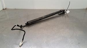 Używane Amortyzator gazowy lewy tyl Peugeot 3008 II (M4/MC/MJ/MR) 1.2 12V e-THP PureTech 130 Cena € 133,10 Z VAT oferowane przez Autohandel Didier