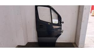 Begagnade Framdörr, 4-dörrars, höger Mercedes Sprinter 3,5t (907.6/910.6) 311 CDI 2.1 D FWD Pris € 665,50 Inklusive moms erbjuds av Autohandel Didier
