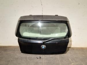 Begagnade Baklucka BMW 1 serie (E87/87N) 116d 16V Pris € 199,65 Inklusive moms erbjuds av Autohandel Didier