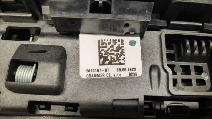 Lägesbrytare, automatisk växellåda från en BMW X1 (U11) xDrive 25e 1.5 TwinPower Turbo 12V 2023