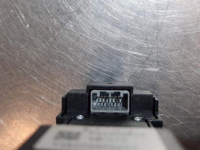 Brytare, parkeringsbroms från en Volvo XC60 II (UZ) 2.0 D4 16V 2019