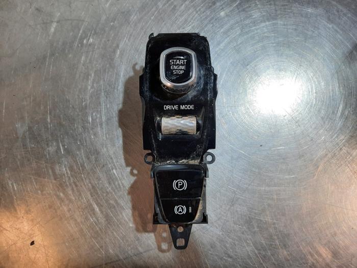 Brytare, parkeringsbroms från en Volvo XC60 II (UZ) 2.0 D4 16V 2019