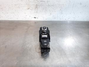 Begagnade Brytare, parkeringsbroms Volvo XC60 II (UZ) 2.0 D4 16V Pris € 60,50 Inklusive moms erbjuds av Autohandel Didier