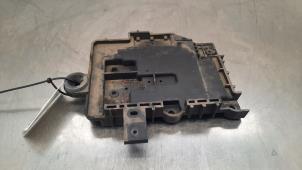 Begagnade Batterilåda Hyundai i10 (B5) 1.0 12V Pris € 36,30 Inklusive moms erbjuds av Autohandel Didier