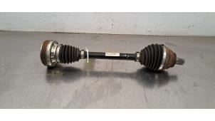 Begagnade Drivaxel, vänster fram Volkswagen Passat Variant (3G5) 1.6 TDI 16V Pris € 266,20 Inklusive moms erbjuds av Autohandel Didier