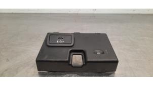 Begagnade USB-kontakt BMW 3 serie Touring (G21) 320e xDrive 2.0 TwinPower Turbo 16V Pris € 24,20 Inklusive moms erbjuds av Autohandel Didier