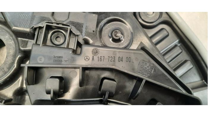 Fönstermekanism för bakre dörr, 4-dörrars, vänster från en Mercedes-Benz GLE Coupe (C167) 400 e 2.0 16V 4-Matic 2024