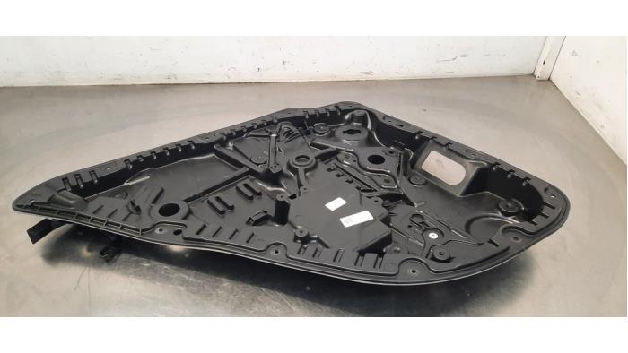 Fönstermekanism för bakre dörr, 4-dörrars, vänster från en Mercedes-Benz GLE Coupe (C167) 400 e 2.0 16V 4-Matic 2024