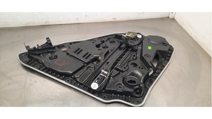 Fönstermekanism för bakre dörr, 4-dörrars, vänster från en Mercedes-Benz GLE Coupe (C167) 400 e 2.0 16V 4-Matic 2024