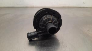 Begagnade Extra vattenpump Volkswagen Touran (5T1) 2.0 TDI 150 Pris € 133,10 Inklusive moms erbjuds av Autohandel Didier