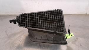 Begagnade Lufttratt Audi SQ5 (8RB) 3.0 TDI V6 24V Pris € 24,20 Inklusive moms erbjuds av Autohandel Didier