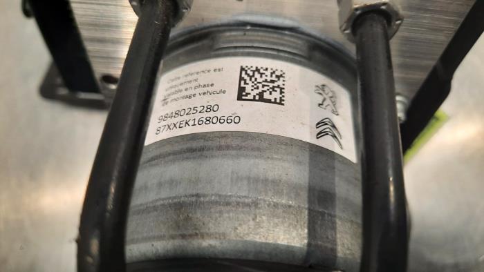 ABS-pump från en Peugeot 308 (F3/FB/FH/FM/FP) 1.2 12V PureTech 130 2022