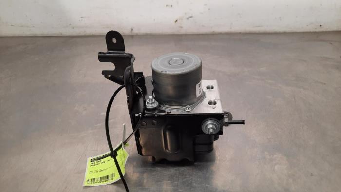ABS-pump från en Peugeot 308 (F3/FB/FH/FM/FP) 1.2 12V PureTech 130 2023