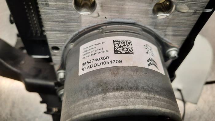 ABS-pump från en Peugeot 308 (F3/FB/FH/FM/FP) 1.2 12V PureTech 130 2023