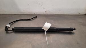 Gebruikte Gasdemper links-achter Landrover Discovery Sport (LC) 2.0 Si4 16V Prijs € 199,65 Inclusief btw aangeboden door Autohandel Didier