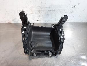 Begagnade Förvaringsfack Peugeot 2008 (UD/UK/UR/US/UX) 1.5 BlueHDi 110 Pris € 72,60 Inklusive moms erbjuds av Autohandel Didier