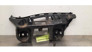 Begagnade Stötfångarfäste, vänster bak Mercedes CLA (117.3) 1.6 CLA-180 16V Pris € 30,25 Inklusive moms erbjuds av Autohandel Didier