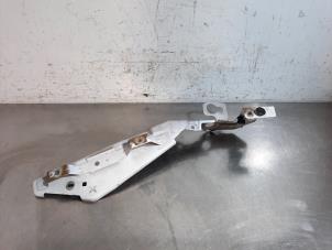 Używane Rama reflektora prawa Citroen C4 Spacetourer (3D/3E) 1.5 Blue HDi 130 16V Cena € 18,15 Z VAT oferowane przez Autohandel Didier