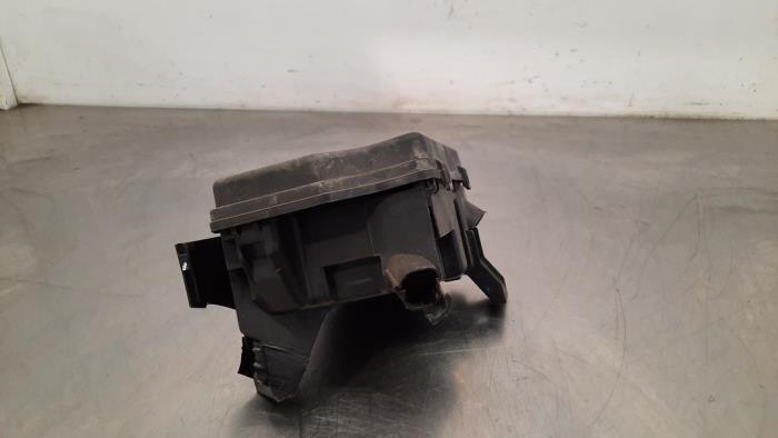 Säkringsbox från en Suzuki SX4 S-Cross (JY) 1.4 Booster Jet Turbo 16V AllGrip 2019