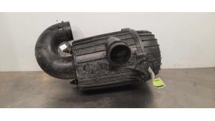 Begagnade Luftfilterhus Peugeot Boxer (U9) 2.2 Blue HDi 140 Pris € 54,45 Inklusive moms erbjuds av Autohandel Didier