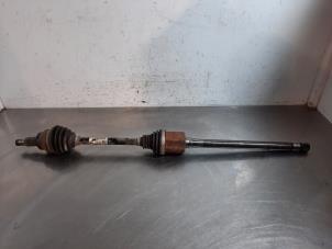 Begagnade Drivaxel, höger fram Jaguar F-Pace 2.0 D 180 16V AWD Pris € 363,00 Inklusive moms erbjuds av Autohandel Didier