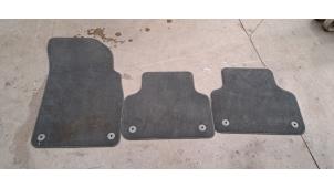 Begagnade Set med mattor Lamborghini Urus 4.0 V8 S, Performante Pris € 48,40 Inklusive moms erbjuds av Autohandel Didier