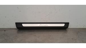 Begagnade Instegslist, höger Lamborghini Urus 4.0 V8 S, Performante Pris € 133,10 Inklusive moms erbjuds av Autohandel Didier