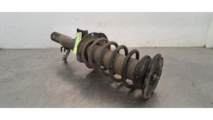 Begagnade Stötdämpare, vänster fram Landrover Range Rover Evoque II (LZC/LZS/LZH) 1.5 P160 MHEV 12V Pris € 199,65 Inklusive moms erbjuds av Autohandel Didier