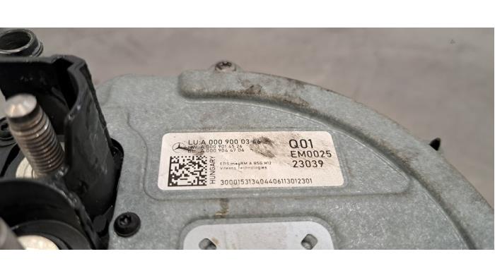 Dynamo från en Mercedes-Benz A (177.0) 1.3 A-180 Turbo 16V 2023