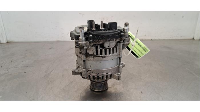 Dynamo från en Mercedes-Benz A (177.0) 1.3 A-180 Turbo 16V 2023