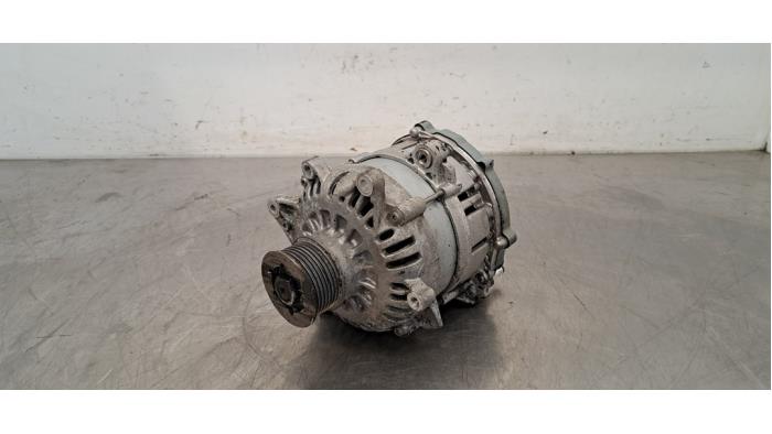 Dynamo från en Mercedes-Benz A (177.0) 1.3 A-180 Turbo 16V 2023