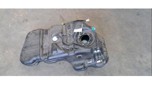 Begagnade Tank Hyundai Santa Fe IV 1.6 T-GDI Hybrid HTRAC Pris € 211,75 Inklusive moms erbjuds av Autohandel Didier