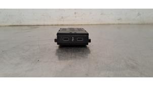 Begagnade AUX/USB-anslutning Volkswagen Transporter T6 2.0 TDI Pris € 30,25 Inklusive moms erbjuds av Autohandel Didier