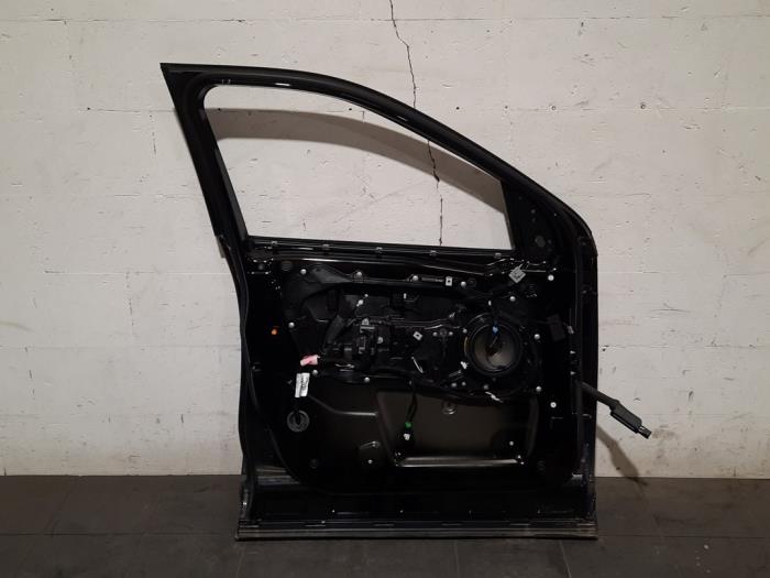 Portier 4Deurs links-voor van een Land Rover Discovery Sport (LC) 2.0 TD4 150 16V 2018