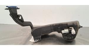 Begagnade Spolartank, vindruta Mercedes GLC (X253) 2.0 C-220d 16V 4-Matic Pris € 42,35 Inklusive moms erbjuds av Autohandel Didier