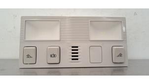 Używane Oswietlenie wewnetrzne przód Volkswagen Crafter (SY) 2.0 TDI FWD Cena € 24,20 Z VAT oferowane przez Autohandel Didier