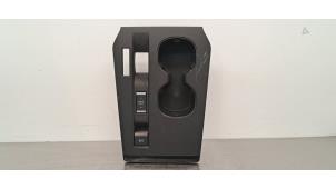 Używane Uchwyt na kubek Citroen C5-X Cena € 42,35 Z VAT oferowane przez Autohandel Didier