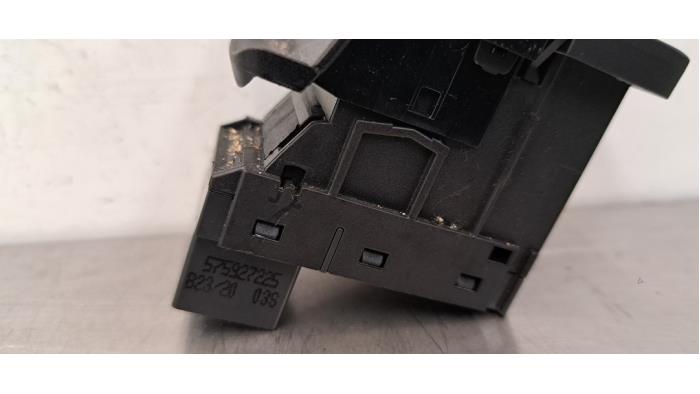 Brytare, parkeringsbroms från en Seat Leon (5FB) 1.0 TSI 12V 2020