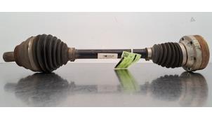 Begagnade Drivaxel, vänster fram Volkswagen Passat Variant (3G5) 1.6 TDI 16V Pris € 266,20 Inklusive moms erbjuds av Autohandel Didier