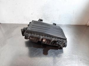 Używane Obudowa filtra powietrza Iveco New Daily VI 3.0 Natural Power 35C/S14, 40/50/65/70C14 Cena € 96,80 Z VAT oferowane przez Autohandel Didier