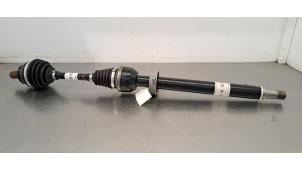 Begagnade Drivaxel, höger fram Mercedes CLA Shooting Brake (118.6) 1.3 CLA-180 Turbo 16V Pris € 399,30 Inklusive moms erbjuds av Autohandel Didier