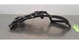 Gebruikte Bumpersteun links-voor Porsche Macan (95B) 3.0 V6 24V GTS Prijs € 30,25 Inclusief btw aangeboden door Autohandel Didier