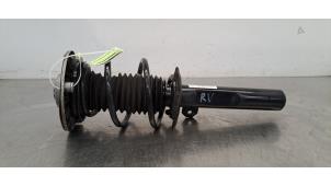 Gebruikte Schokdemper rechts-voor Mini Mini (F55) 1.5 12V Cooper Prijs € 133,10 Inclusief btw aangeboden door Autohandel Didier