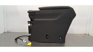 Używane Konsole srodkowe Citroen C5 Aircross I (A4/AC/AJ/AR) 1.5 Blue HDi 130 16V Cena € 199,65 Z VAT oferowane przez Autohandel Didier