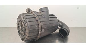 Begagnade Luftfilterhus Peugeot Boxer (U9) 2.2 Blue HDi 140 Pris € 54,45 Inklusive moms erbjuds av Autohandel Didier