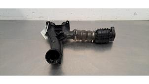 Używane Rura chlodnicy miedzystopniowej Citroen Jumpy 1.6 Blue HDi 115 Cena € 36,30 Z VAT oferowane przez Autohandel Didier