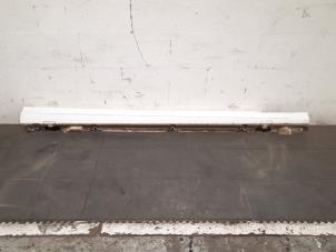 Begagnade Sidokjol, höger Mercedes C (W205) C-160 1.6 16V Pris € 199,65 Inklusive moms erbjuds av Autohandel Didier