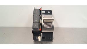 Begagnade Lägesbrytare, automatisk växellåda Peugeot 3008 III 1.6 16V Plug-in Hybrid 195 Pris € 60,50 Inklusive moms erbjuds av Autohandel Didier